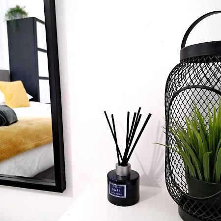 Stylish 2 Bed Apartment With Free Parking, Speed Wifi, Free Parking Colchester Dış mekan fotoğraf
