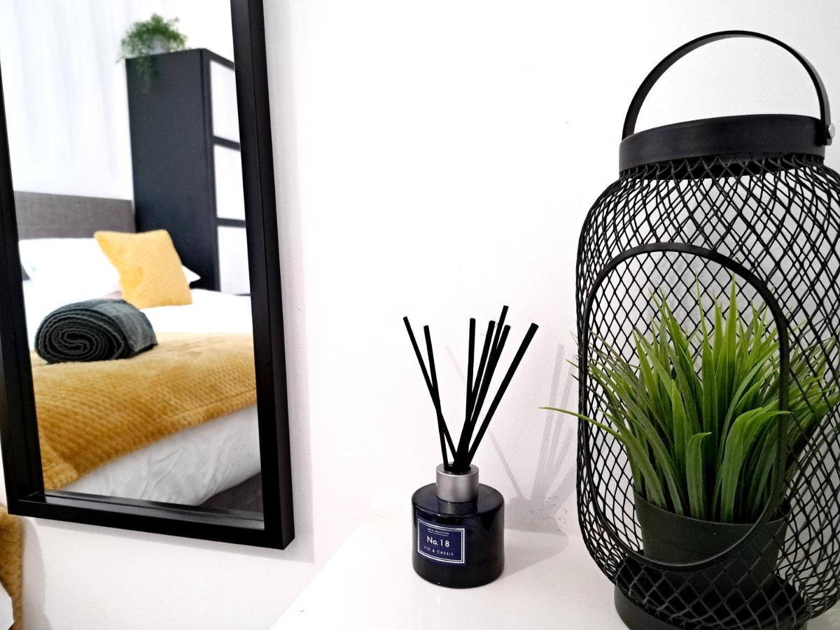 Stylish 2 Bed Apartment With Free Parking, Speed Wifi, Free Parking Colchester Dış mekan fotoğraf