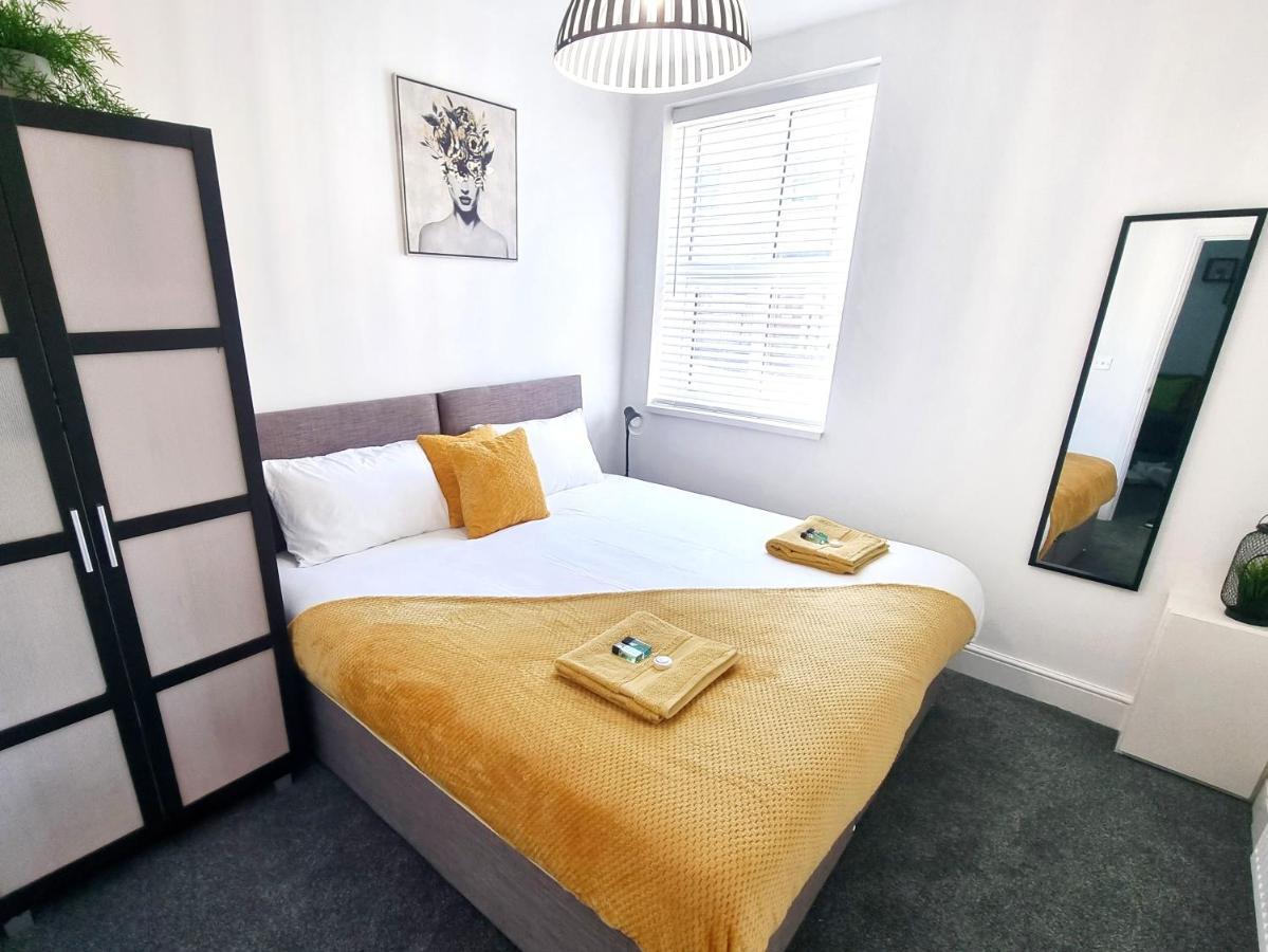 Stylish 2 Bed Apartment With Free Parking, Speed Wifi, Free Parking Colchester Dış mekan fotoğraf